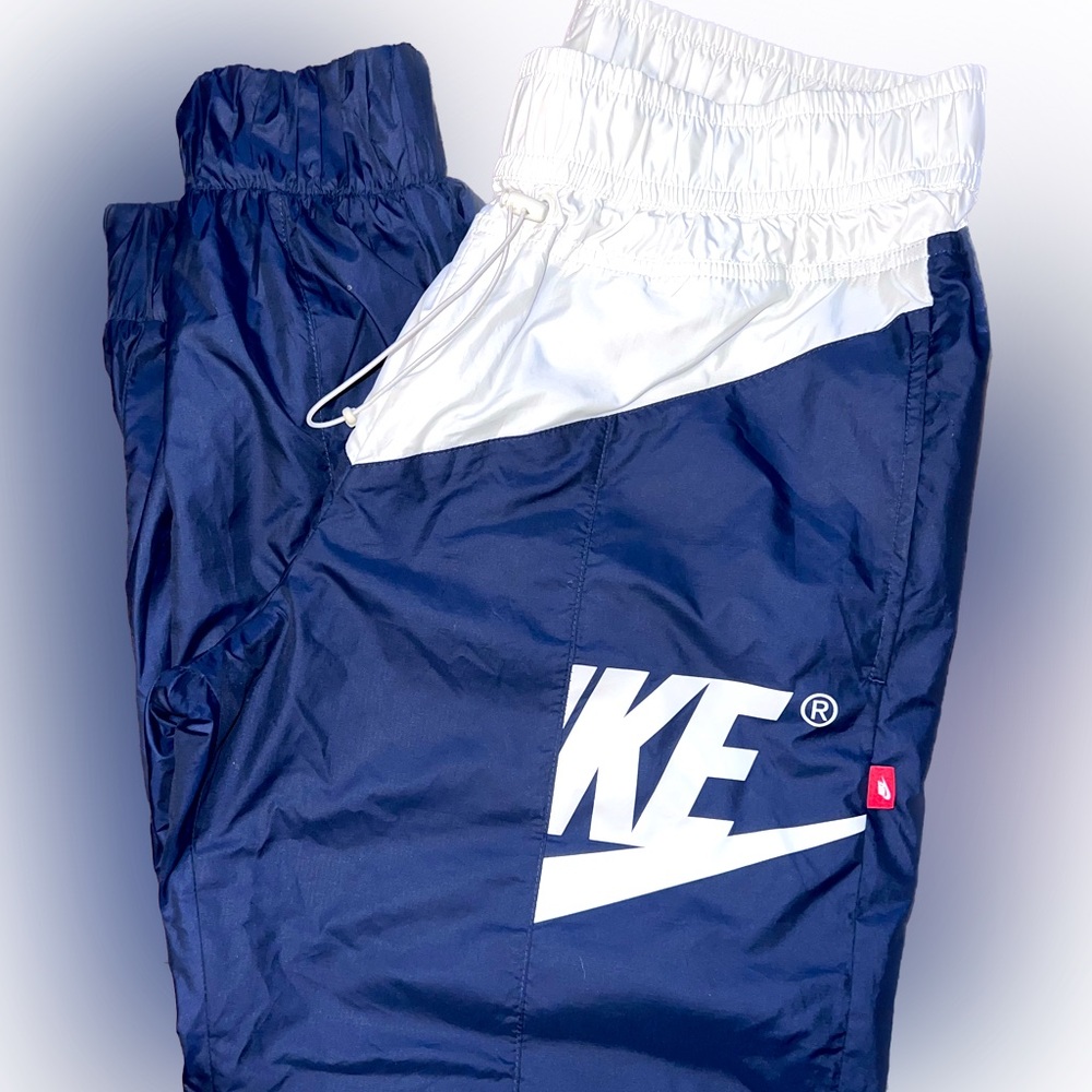 Women’s Nike windbreaker pants size Medium